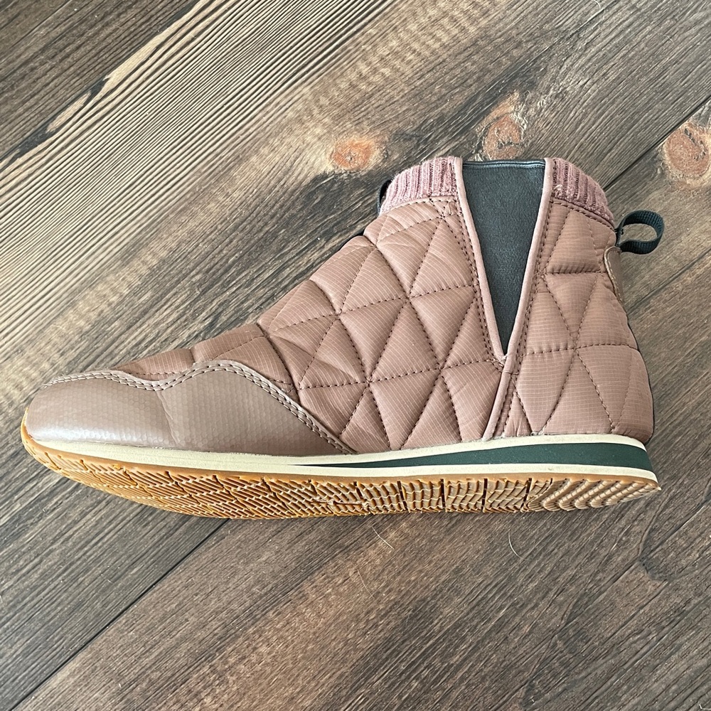 Teva ReEmber Quilted Mid Taupe Slip-On Boots Size 9 - Picture 8 of 13